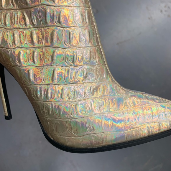 Women’s Knee High Pointed Toe Boots in Gold Holographic Faux Leather Croc Effect - Picture 7 of 12